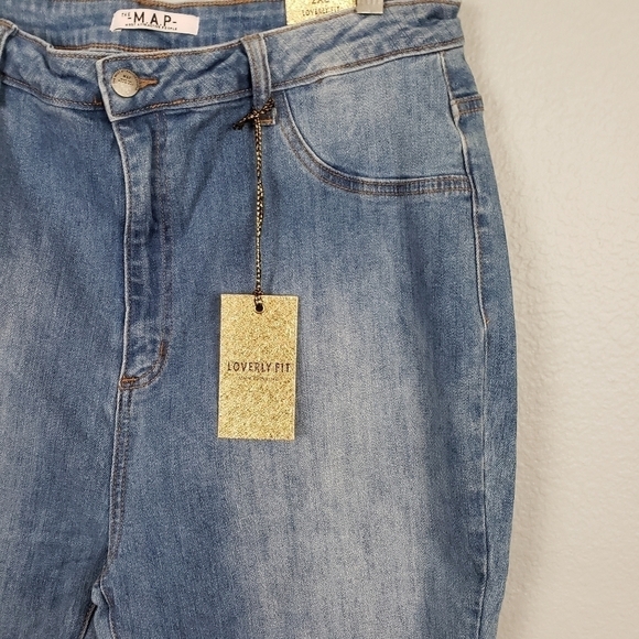 M.A.P. High Rise Distressed Flare Leg Med Wash Jeans Sz 2XL(19) - Picture 2 of 7